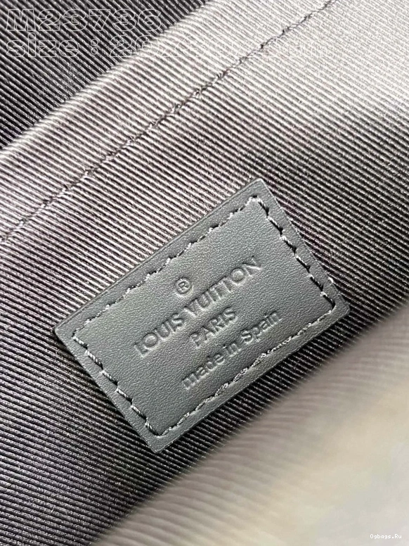 VUITTON LOUIS Pilot Slingbag 0514